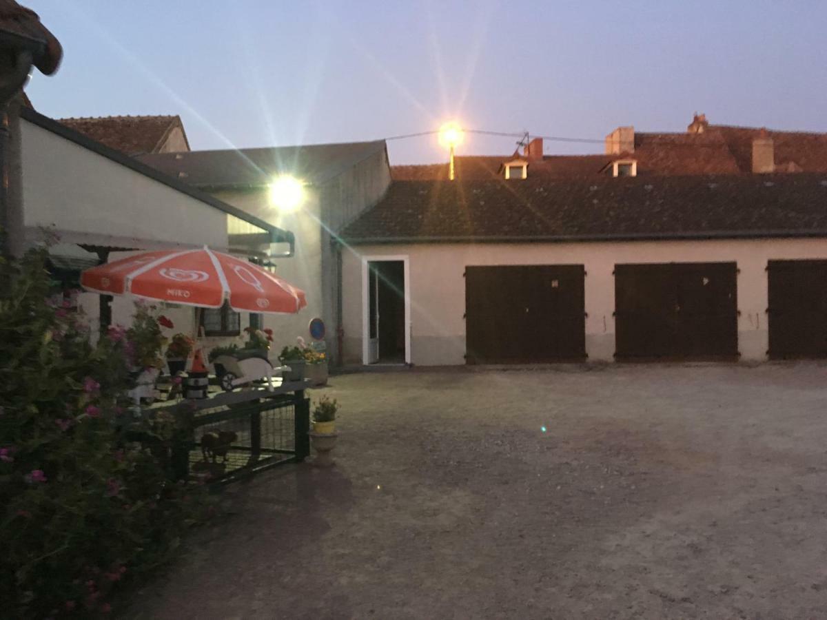 Charmant T2 Rdc Dans Residence Avec Parc Arbore Saint-Pierre-le-Moûtier Exterior photo